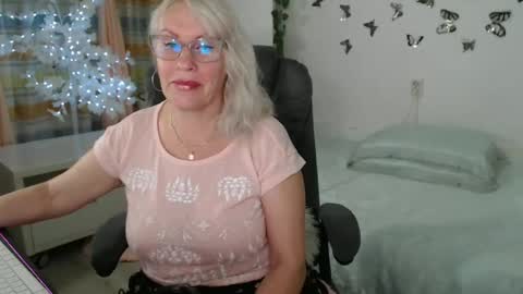 Ghertrudequeen online show from June 19, 4:17 am