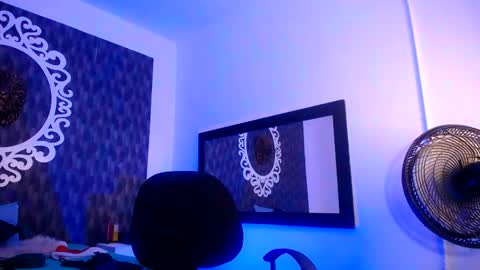 Snapshot of ghost__girl_ chatting on December 15, 6:12 pm Your Girl online show from December 15, 6:12 pm