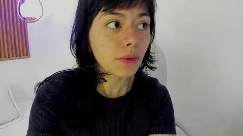 Snapshot of ghostmila chatting on May 2, 1:05 pm Milaa online show from May 2, 1:05 pm