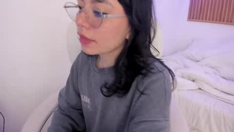 Snapshot of ghostmila chatting on May 5, 1:19 pm Milaa online show from May 5, 1:19 pm