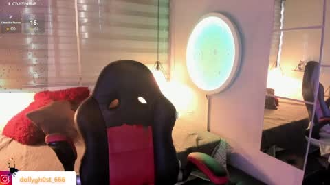 Allison  online show from April 25, 9:01 pm