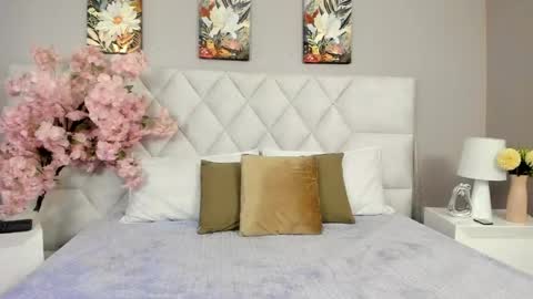 gia__evanss_ online show from April 27, 12:14 pm