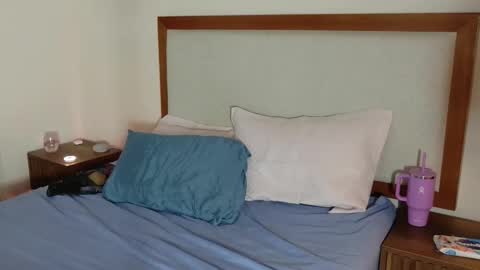 Snapshot of giablue20 chatting on March 22, 2:04 am Gianella online show from March 22, 2:04 am