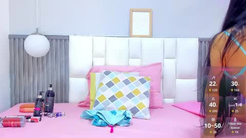 Snapshot of giana_gill chatting on July 22, 11:24 am Giana online show from July 22, 11:24 am