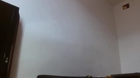 Snapshot of giant_feet chatting on July 12, 12:40 pm BOSS online show from July 12, 12:40 pm