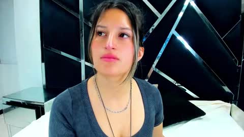 GiaRoussel online show from December 14, 6:01 pm