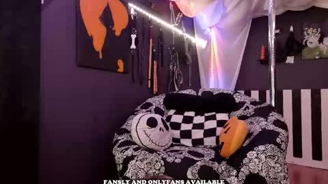 Giggles online show from February 20, 4:18 pm