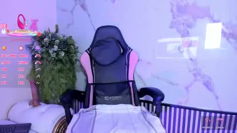 Gigi  online show from April 25, 10:18 am