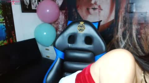 Snapshot of gigi_gilt_ chatting on June 2, 9:17 pm Gigi 3 online show from June 2, 9:17 pm