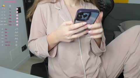 gigihadd online show from December 26, 5:40 pm