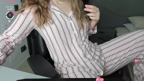 gigihadd online show from February 5, 4:03 pm