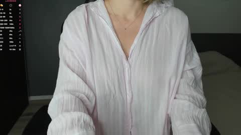 gigihadd online show from September 21, 3:13 pm