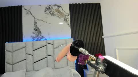 Gigi Doll online show from January 10, 11:34 am