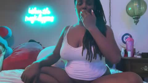 Snapshot of gigimcfee chatting on September 14, 7:51 am G Money online show from September 14, 7:51 am