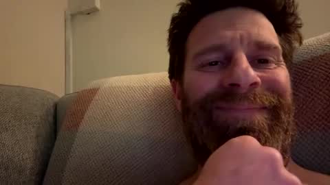 Snapshot of gilbertinio chatting on January 18, 11:33 pm Gilbert online show from January 18, 11:33 pm