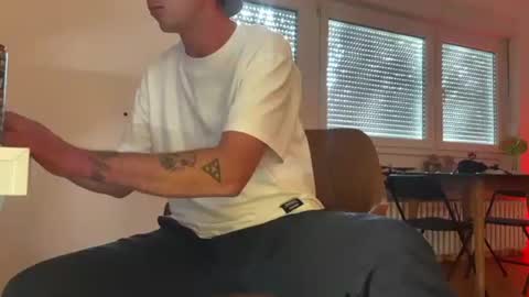 Sebastian online show from September 27, 8:19 am