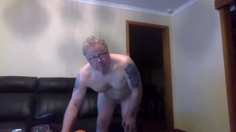 gimmmieoooo online show from October 9, 8:56 am