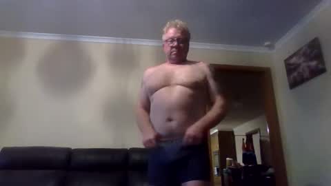 Snapshot of gimmmieoooo chatting on May 12, 8:33 am gimmmieoooo online show from May 12, 8:33 am