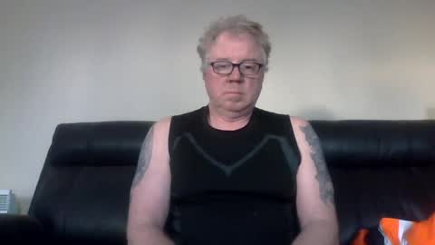 Snapshot of gimmmieoooo chatting on July 7, 6:16 am gimmmieoooo online show from July 7, 6:16 am