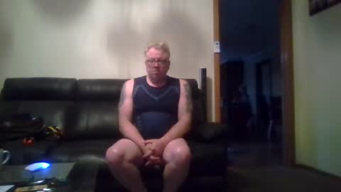 Snapshot of gimmmieoooo chatting on August 6, 6:59 am gimmmieoooo online show from August 6, 6:59 am