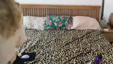 Suki online show from September 10, 4:56 am