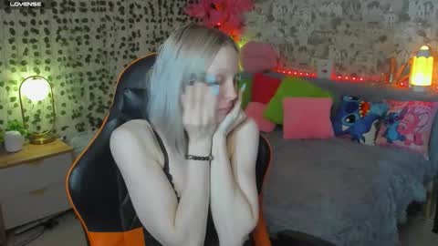 Snapshot of gina_lovelyy chatting on May 14, 1:23 am Gina online show from May 14, 1:23 am