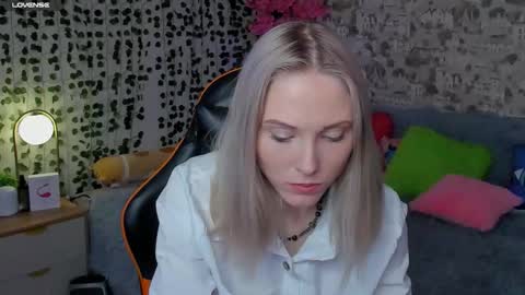 Snapshot of gina_lovelyy chatting on May 26, 1:23 am Gina online show from May 26, 1:23 am