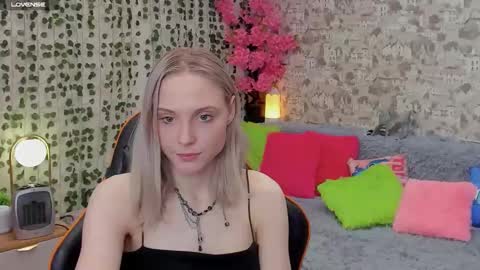 Snapshot of gina_lovelyy chatting on May 27, 1:57 am Gina online show from May 27, 1:57 am