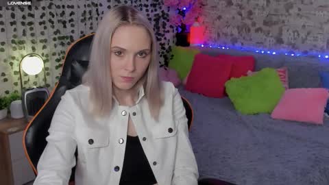 Snapshot of gina_lovelyy chatting on May 29, 12:52 am Gina online show from May 29, 12:52 am