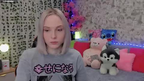 Snapshot of gina_lovelyy chatting on June 4, 3:12 am Gina online show from June 4, 3:12 am