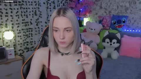 Snapshot of gina_lovelyy chatting on June 5, 1:56 am Gina online show from June 5, 1:56 am