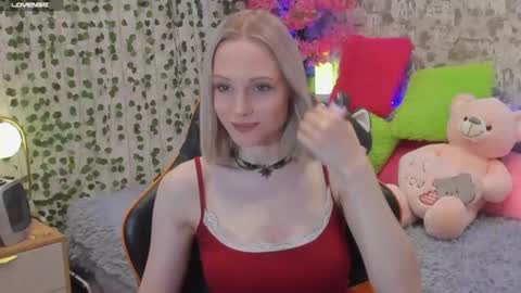 Snapshot of gina_lovelyy chatting on June 14, 3:08 am Gina online show from June 14, 3:08 am