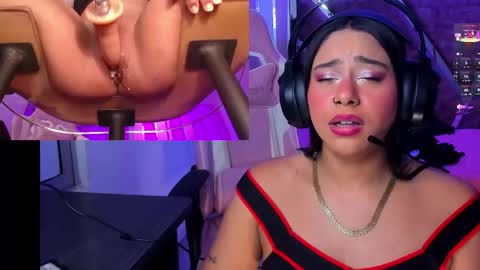 Snapshot of ginakurt_ chatting on November 3, 2:46 am Gina online show from November 3, 2:46 am