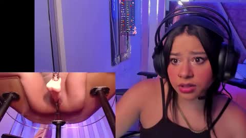 Snapshot of ginakurt_ chatting on November 10, 2:10 am Gina online show from November 10, 2:10 am