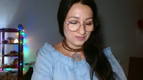 GinaONeon online show from November 3, 7:15 pm