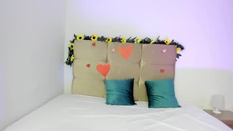 Snapshot of ginelawest chatting on February 19, 2:01 am Gine online show from February 19, 2:01 am