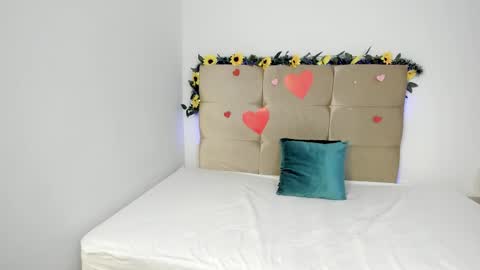 Snapshot of ginelawest chatting on February 21, 2:28 am Gine online show from February 21, 2:28 am