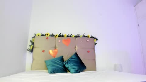 Snapshot of ginelawest chatting on February 25, 12:25 am Gine online show from February 25, 12:25 am