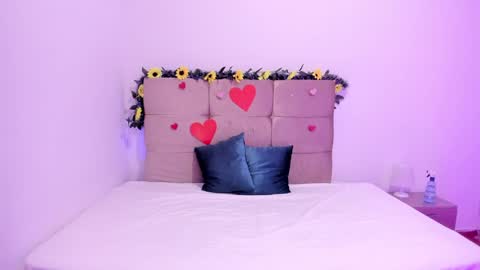 Snapshot of ginelawest chatting on February 26, 1:32 am Gine online show from February 26, 1:32 am