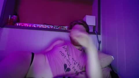 Snapshot of ginger_binj chatting on October 6, 7:28 am ginger_binj online show from October 6, 7:28 am