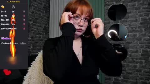 Snapshot of ginger_hood chatting on December 15, 6:06 am ginger_hood online show from December 15, 6:06 am