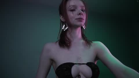 Snapshot of ginger_hugs chatting on July 1, 10:20 pm im expecting 350 thumbs up on my altar online show from July 1, 10:20 pm