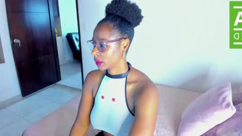 Snapshot of ginger_smil chatting on May 18, 12:44 pm Diana online show from May 18, 12:44 pm