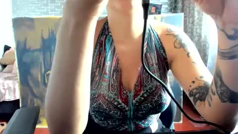 Snapshot of ginger_sweetty chatting on June 10, 3:33 pm Ginger online show from June 10, 3:33 pm
