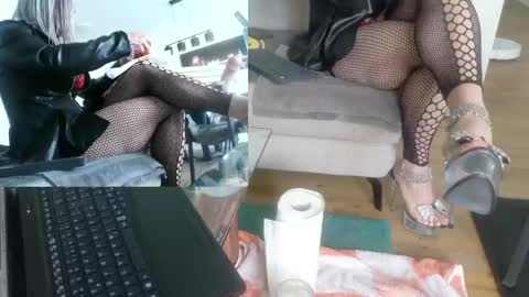 Snapshot of gingerpink1911 chatting on May 26, 8:43 am GingerPink online show from May 26, 8:43 am