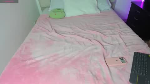 Sophie online show from December 16, 1:21 am