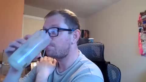 Snapshot of ginwood chatting on December 16, 9:47 am ginwood online show from December 16, 9:47 am