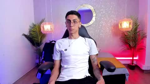 Gio Carangi online show from April 28, 3:22 am