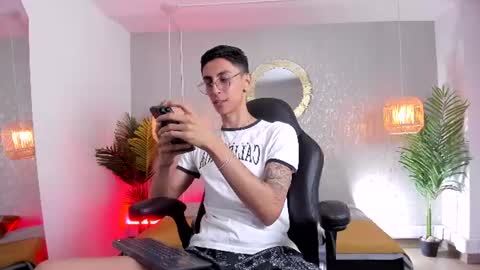 Snapshot of gio_carangi chatting on June 16, 11:51 pm Gio Carangi online show from June 16, 11:51 pm