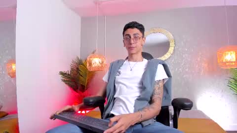 Snapshot of gio_carangi chatting on June 24, 3:16 am Gio Carangi online show from June 24, 3:16 am